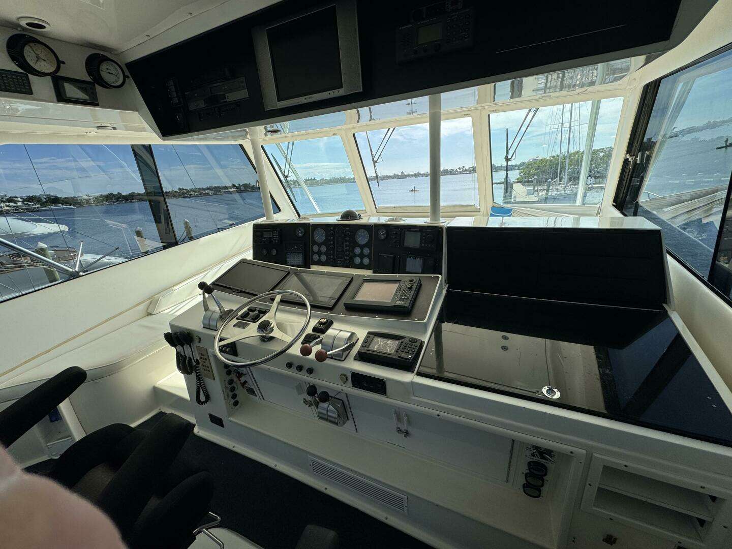 1995 Viking 58 Convertible - Image 52