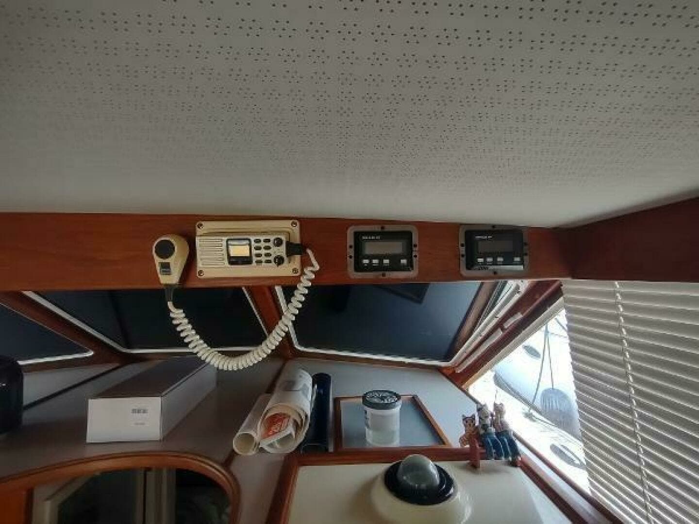 1988 Tollycraft 34 Sport Sedan - Image 25