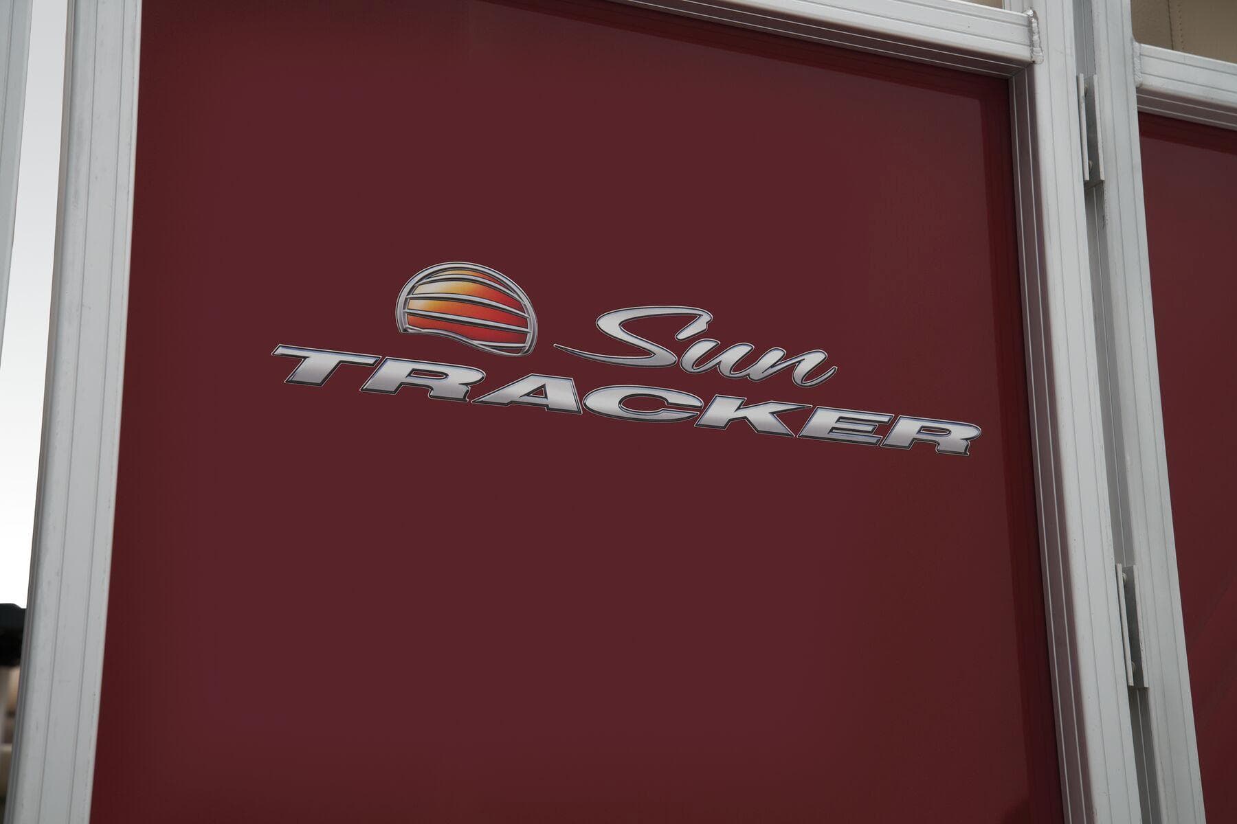 2024 Sun Tracker Party Barge 20 DLX logo on red background.