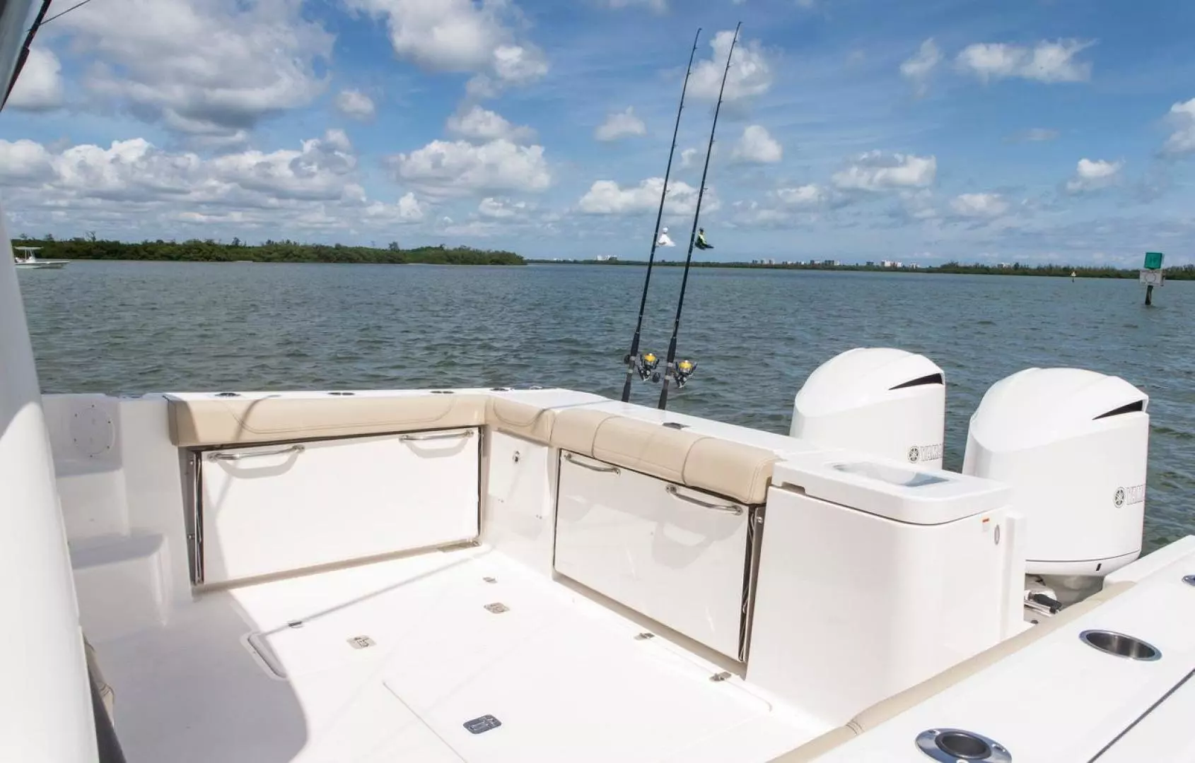 2020 Pursuit OS 355 Offshore - Image 9