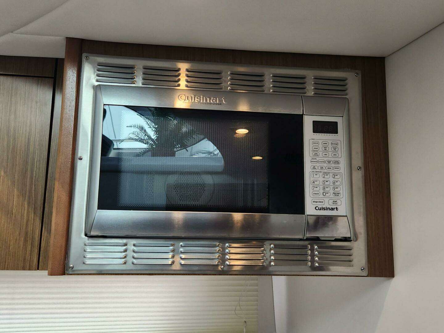 2016 Cruisers Yachts Cantius - Image 24