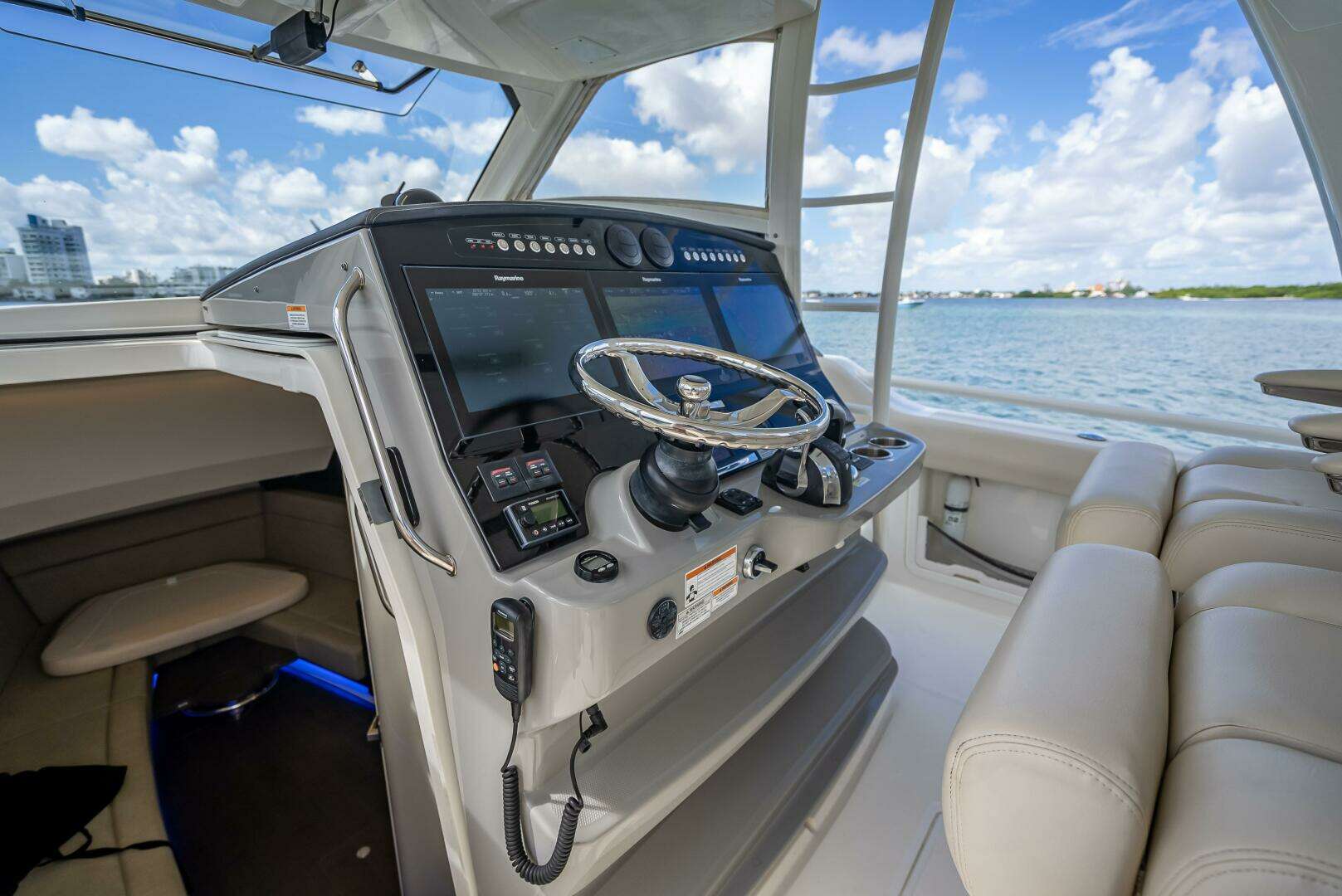 2016 Boston Whaler — - Image 118
