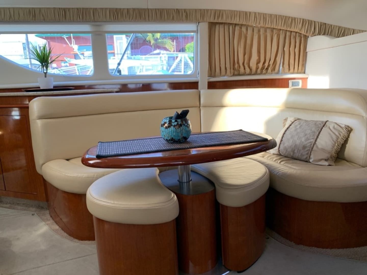 2004 Sea Ray 390 Motor Yacht - Image 48