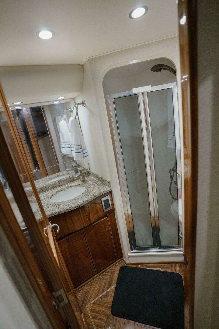 2014 Viking Viking 66 Convertible - Image 11