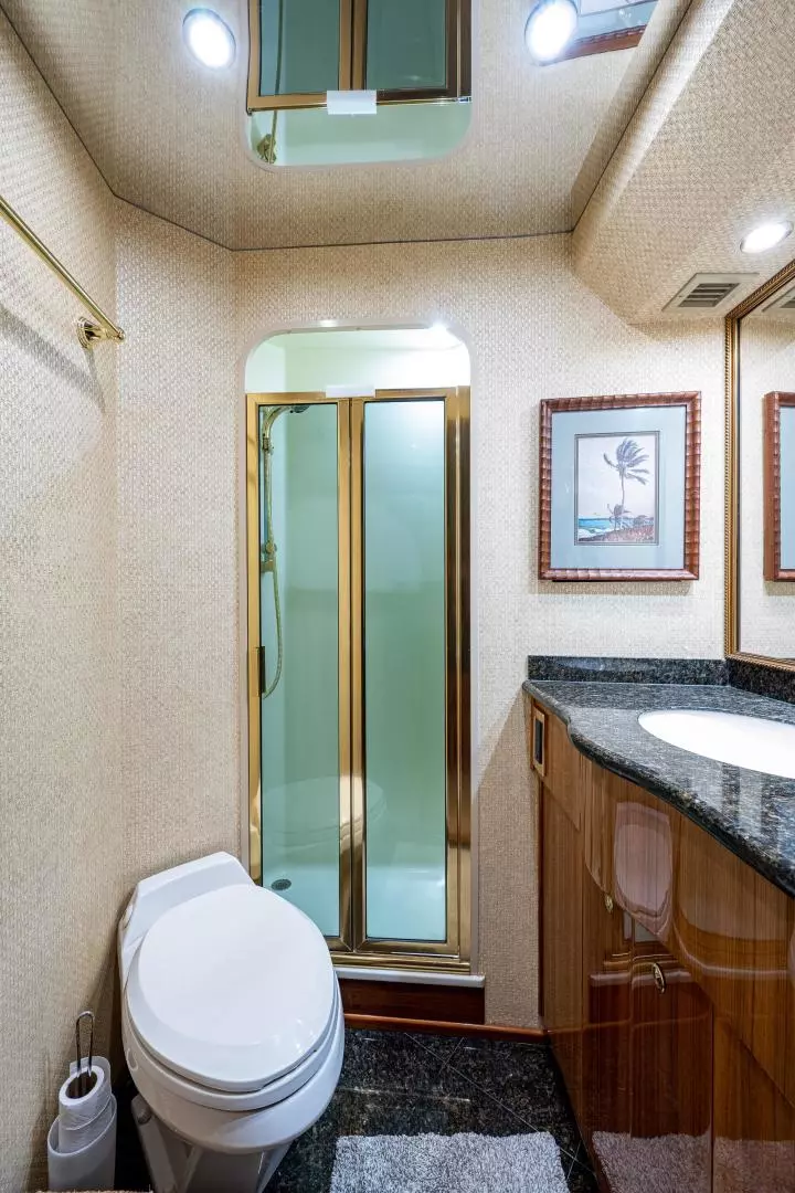 2005 Viking 74 Convertible - Image 28