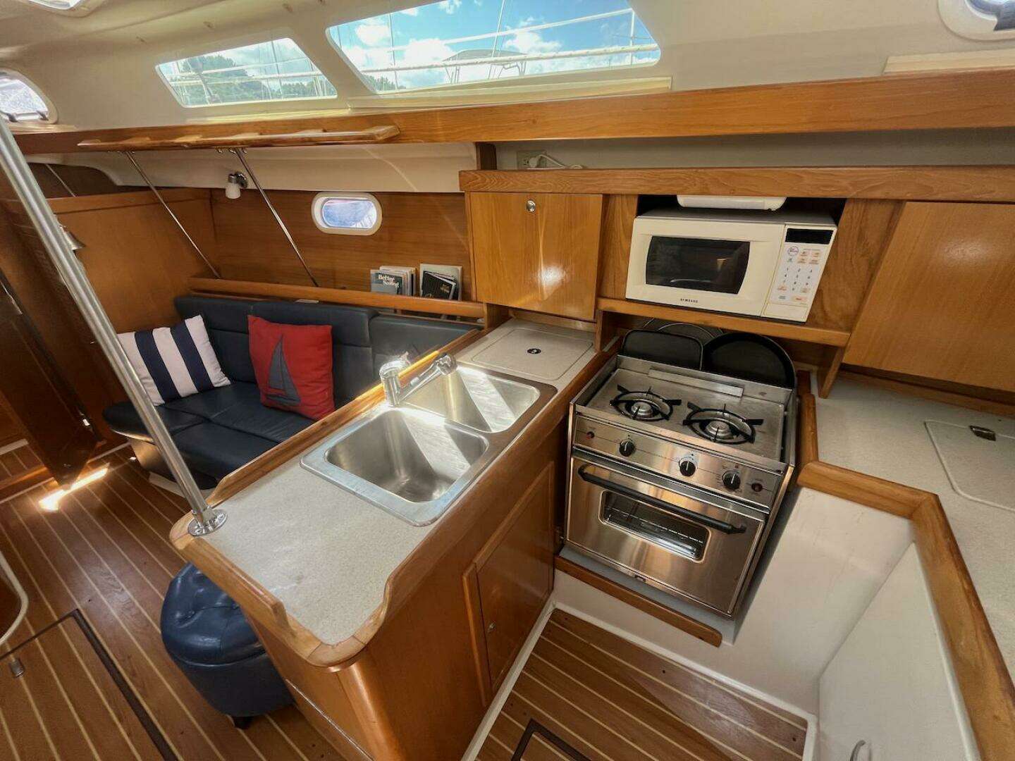 2003 Catalina 350 - Image 19