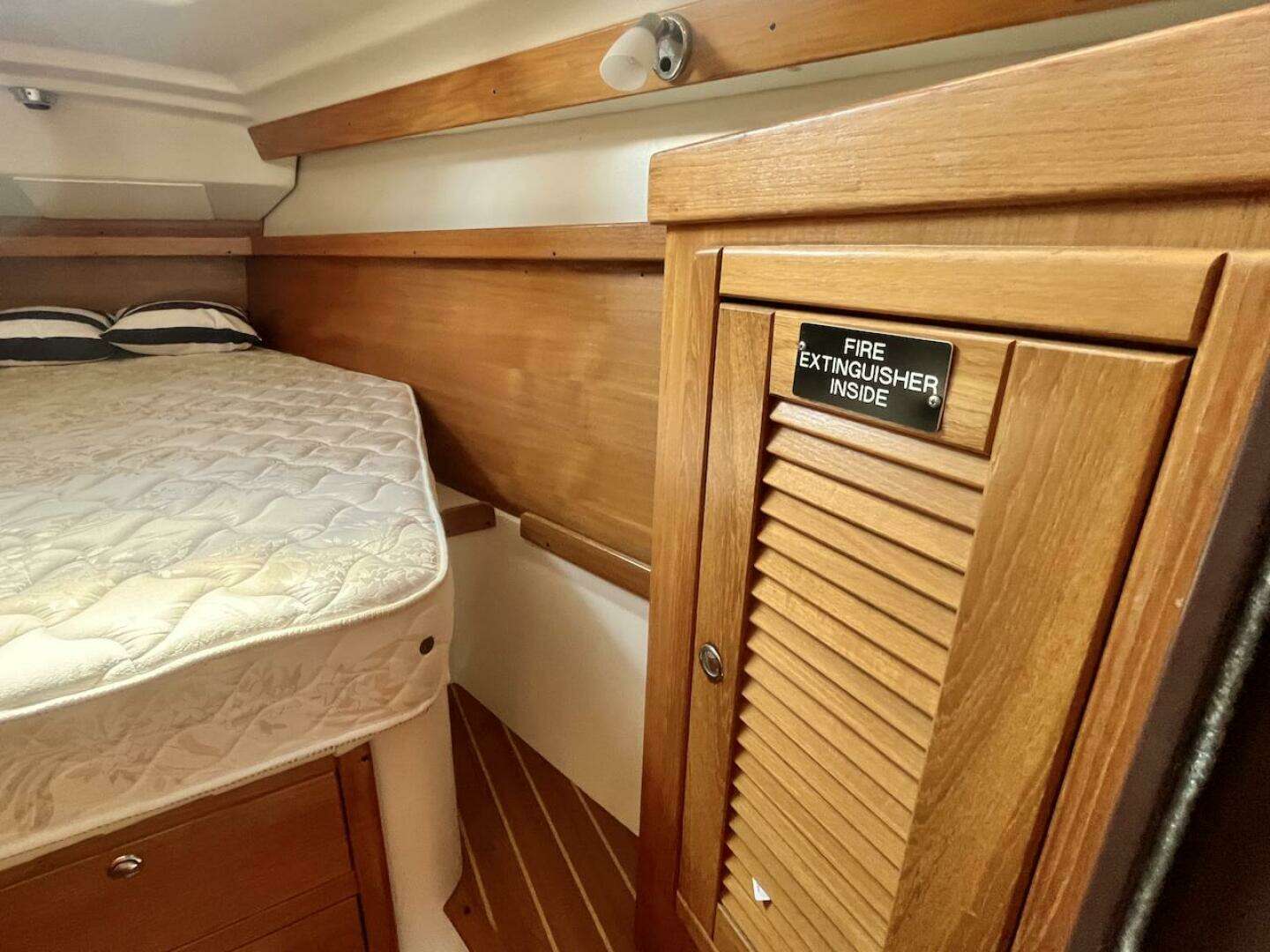 2003 Catalina 350 - Image 35