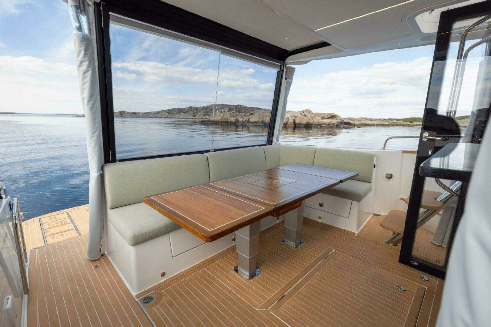 2025 Nimbus 495 Flybridge - Image 13