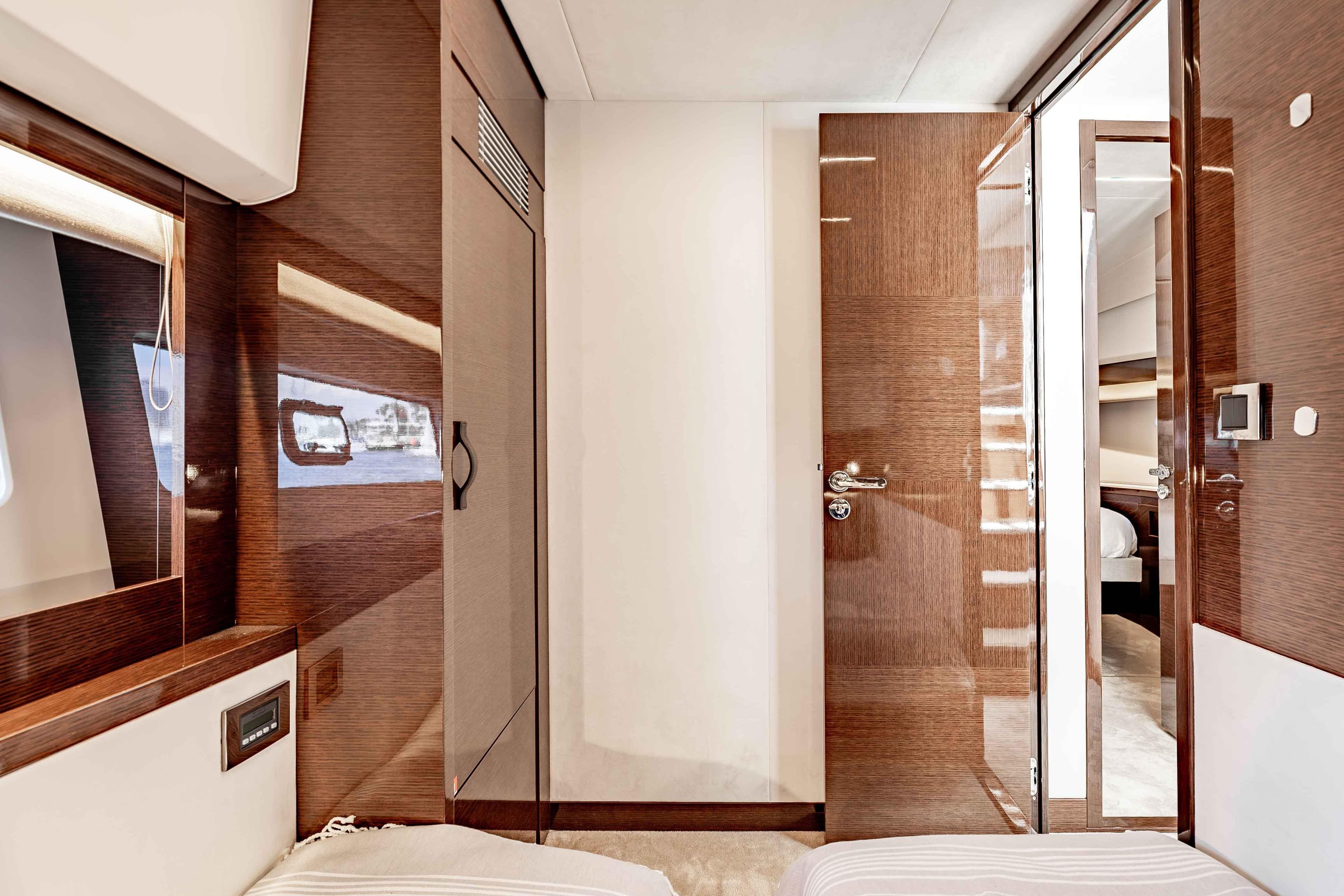 2023 Prestige 590 - 56