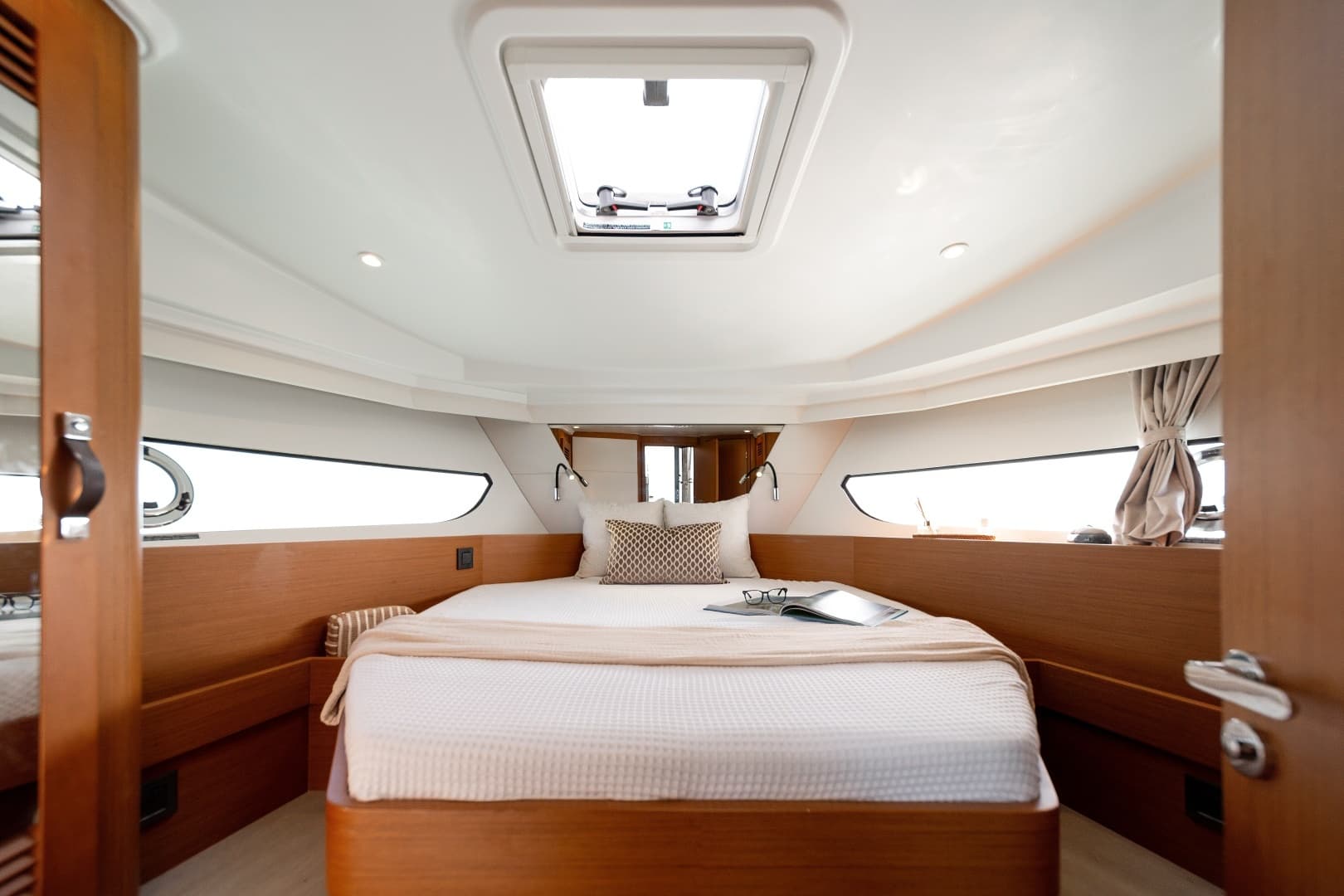 2027 Beneteau Swift Trawler 37 - Image 11