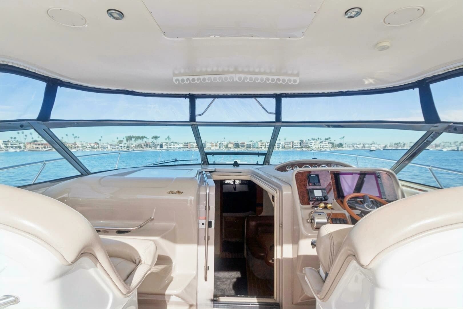 2000 Sea Ray 370 Express Cruiser - Image 25