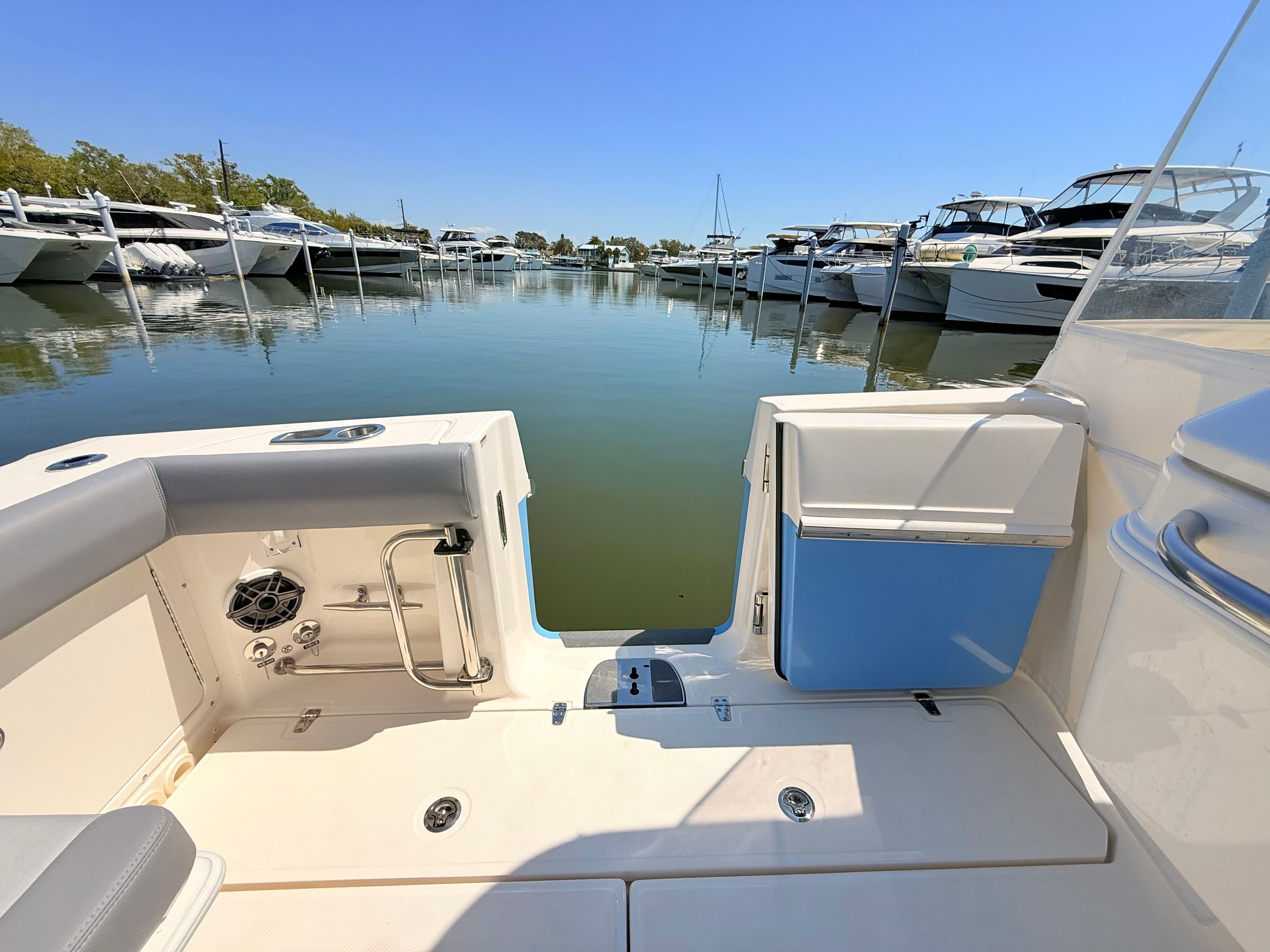 2026 Boston Whaler 330 Outrage - 51