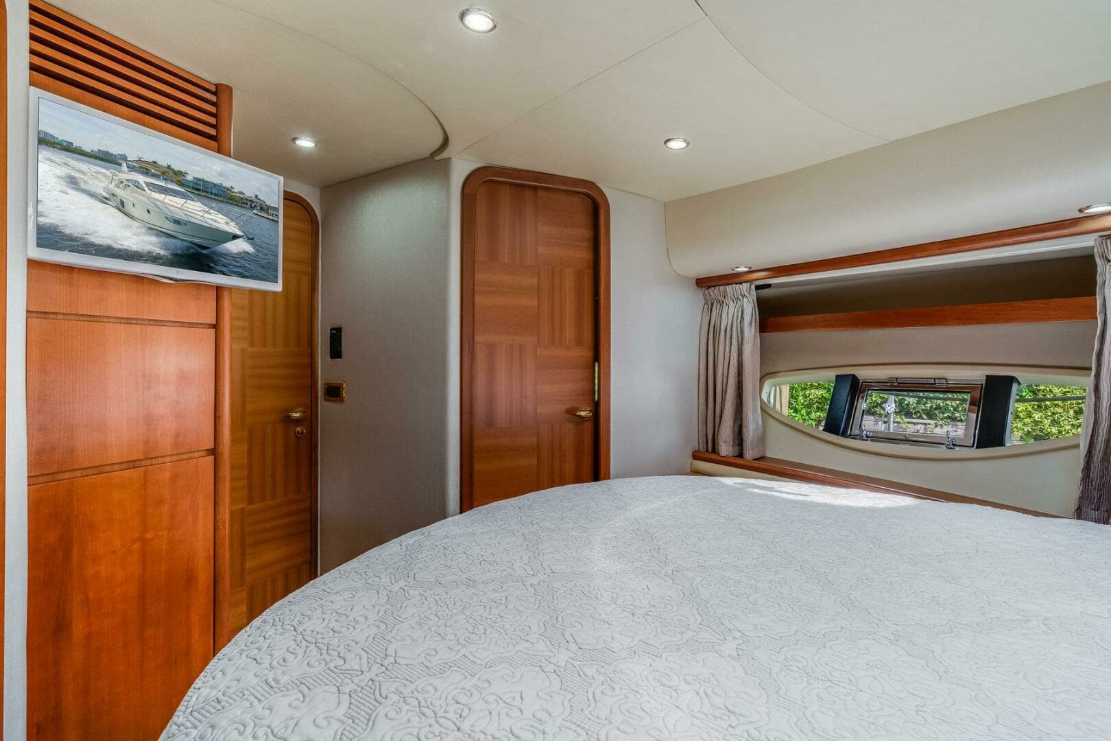 2009 Azimut 62E - Image 40