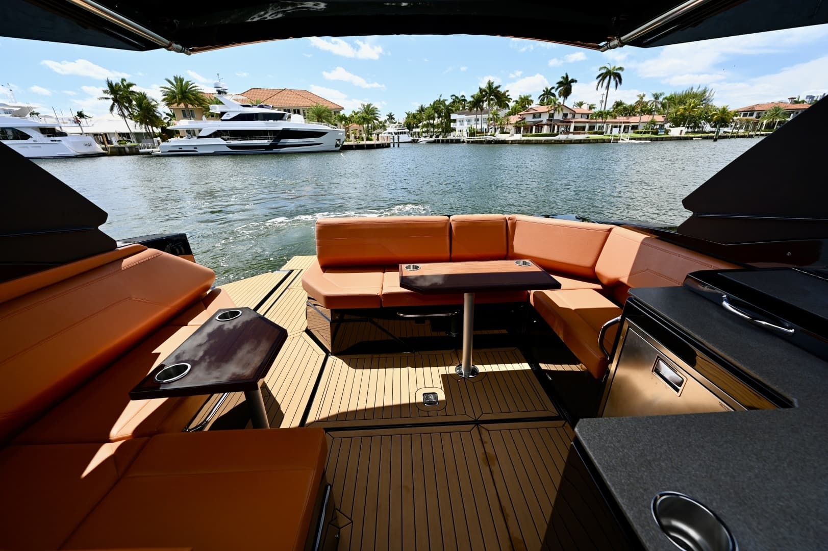 2022 Cruisers Yachts 38 GLS OB - Image 9