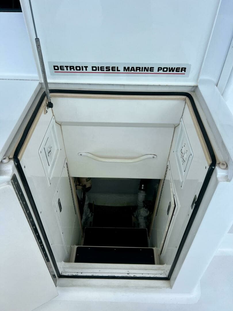 1997 Viking 43 Convertible - Image 30