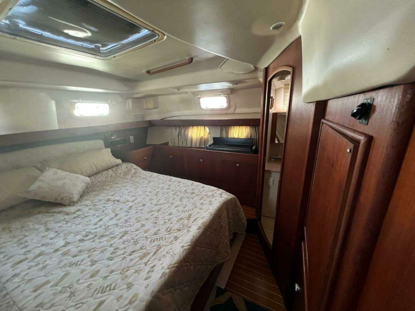 2001 Hunter 420 Passage - Image 19
