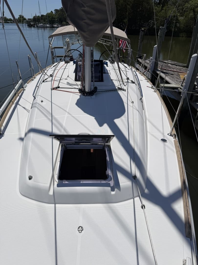 2015 Jeanneau 349 - Image 14