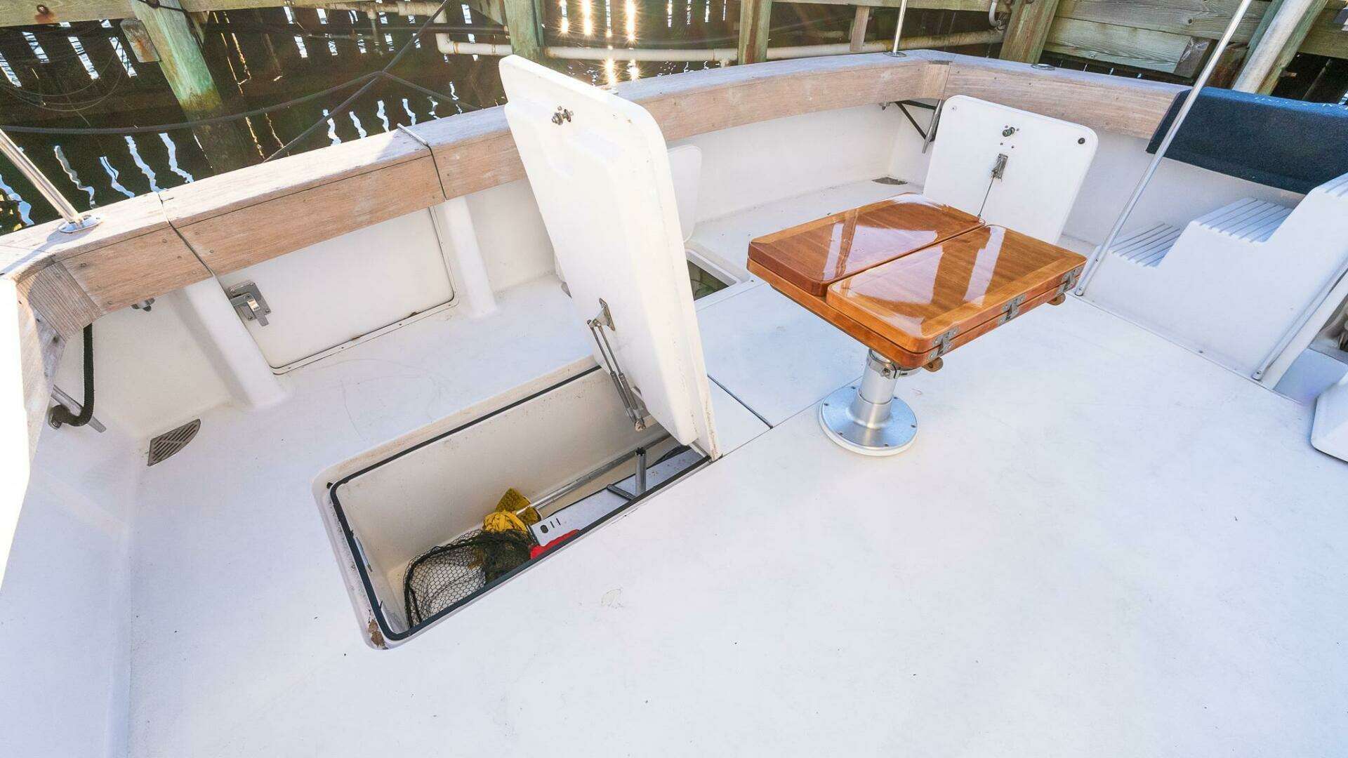 2002 Viking 52 Convertible - Image 20