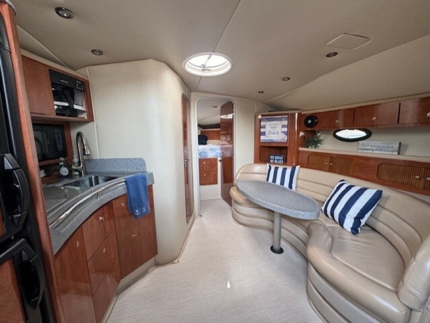 2006 Larson 370 Cabrio - Image 14