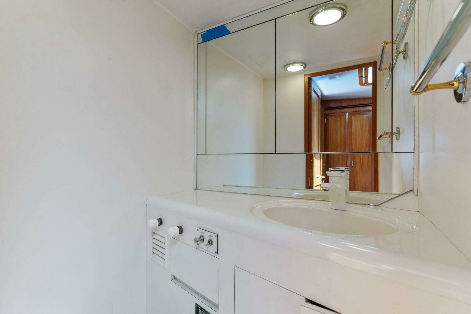 1993 Ocean Alexander — - Image 22