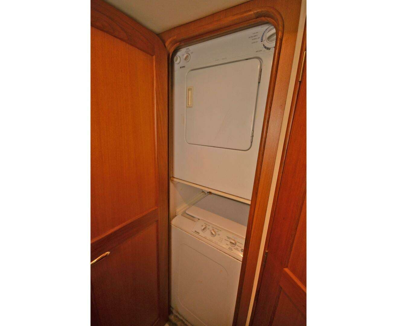 2005 Ocean Yachts 50 Super Sport - Image 32
