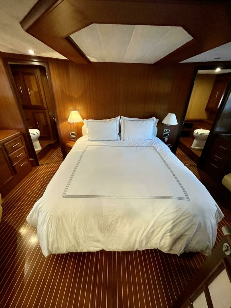 2006 Mochi Craft 74' Dolphin - Image 16