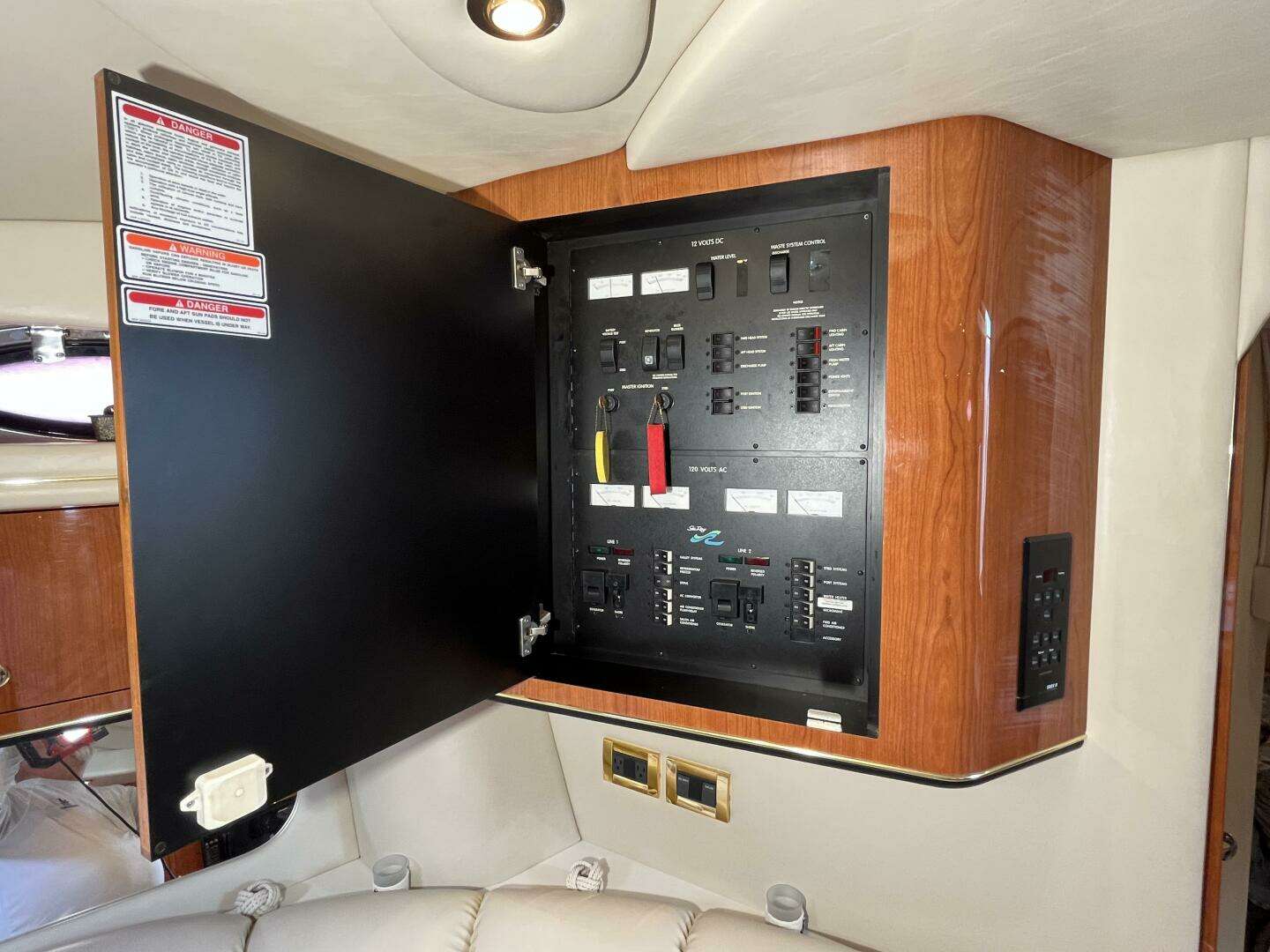 1999 Sea Ray 400 Sundancer - Image 62