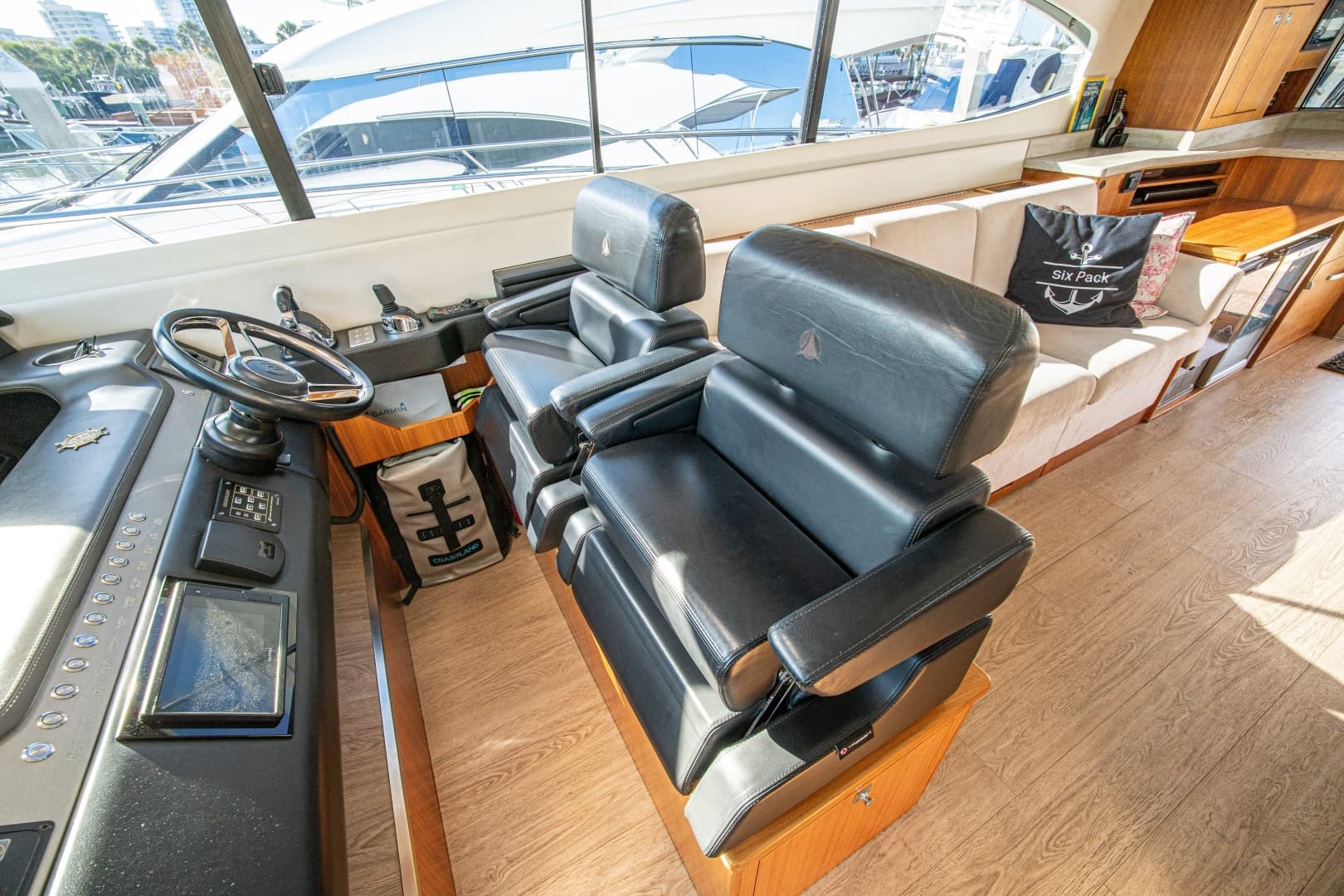 2015 Riviera 6000 Sport Yacht - Image 36