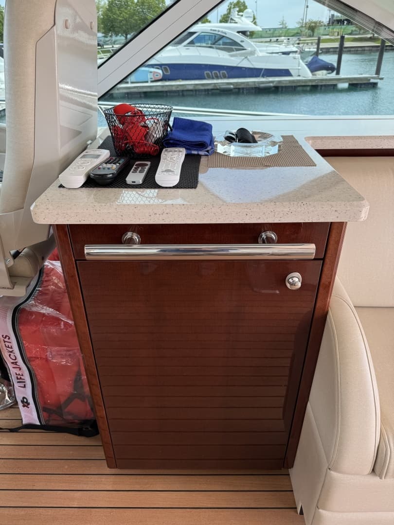 2009 Sea Ray 60 Sundancer - Image 28