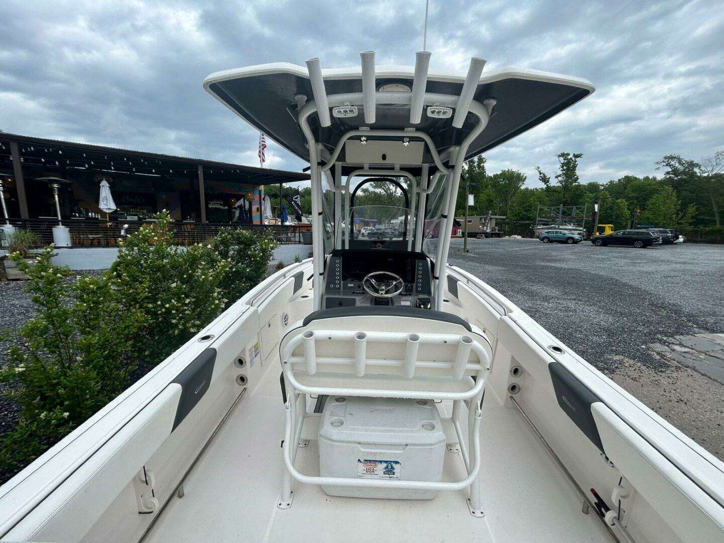 2022 Robalo R242 Center Console - Image 9
