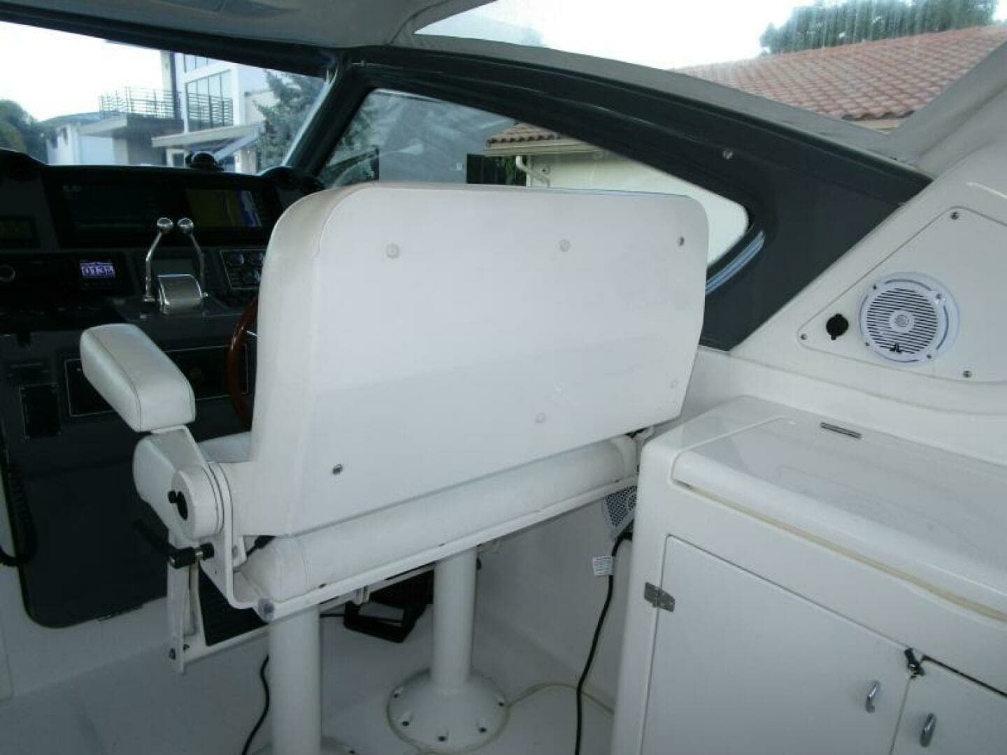 2003 Tiara Yachts 5200 Express - Image 32