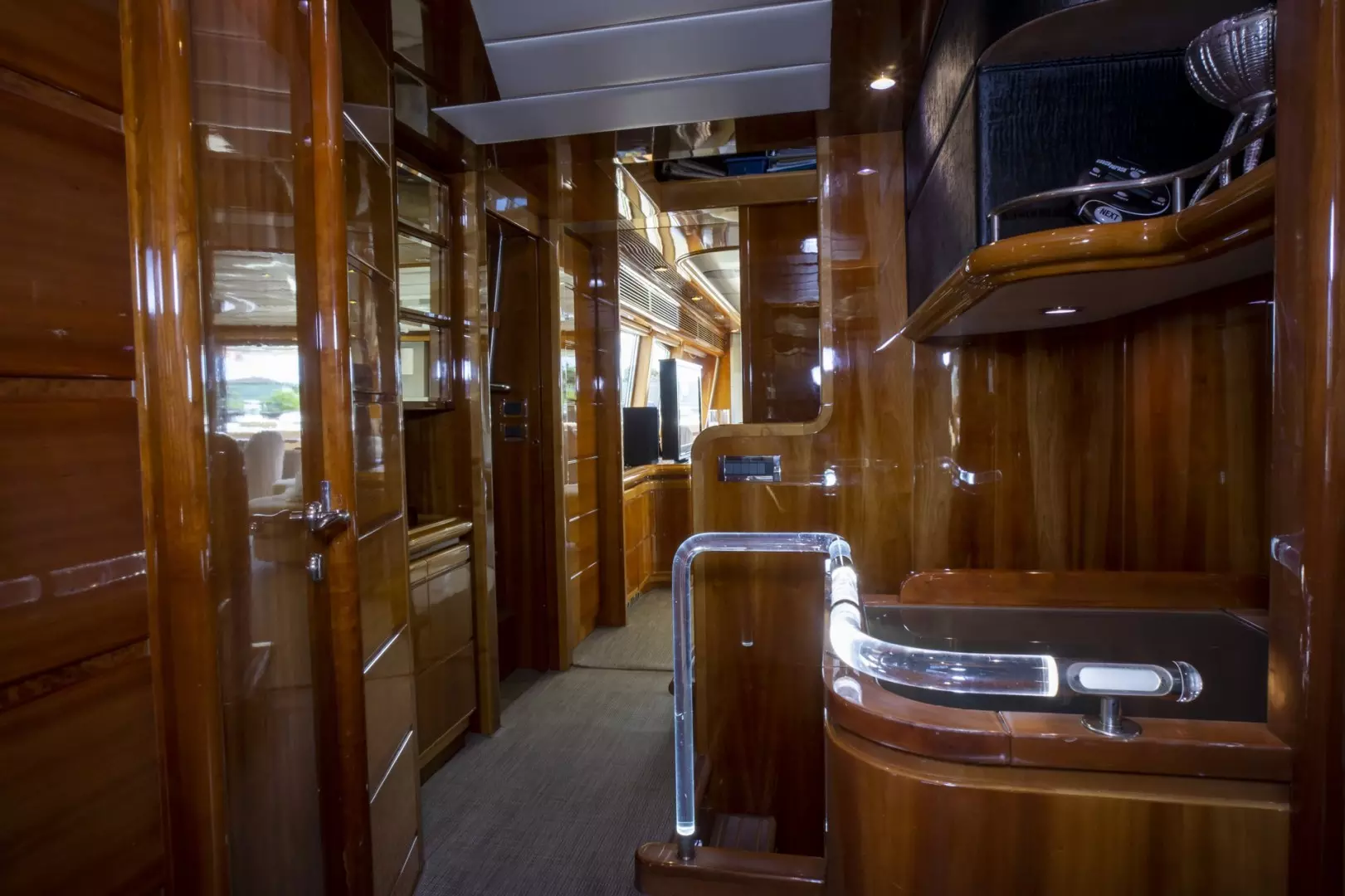 2000 Ferretti Yachts Custom Line 94 - Image 17