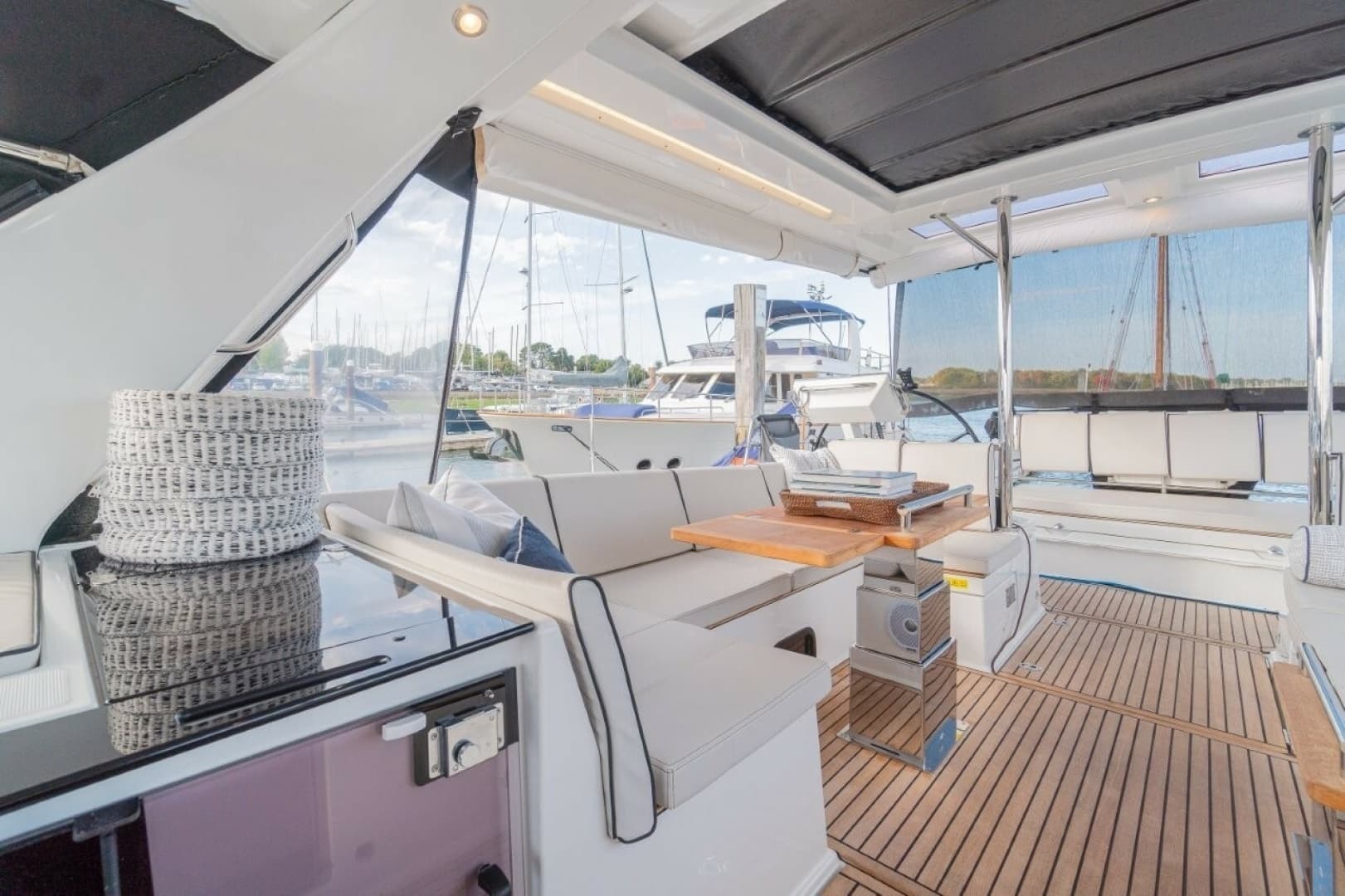 2020 Beneteau Oceanis Yacht 62 - Image 7