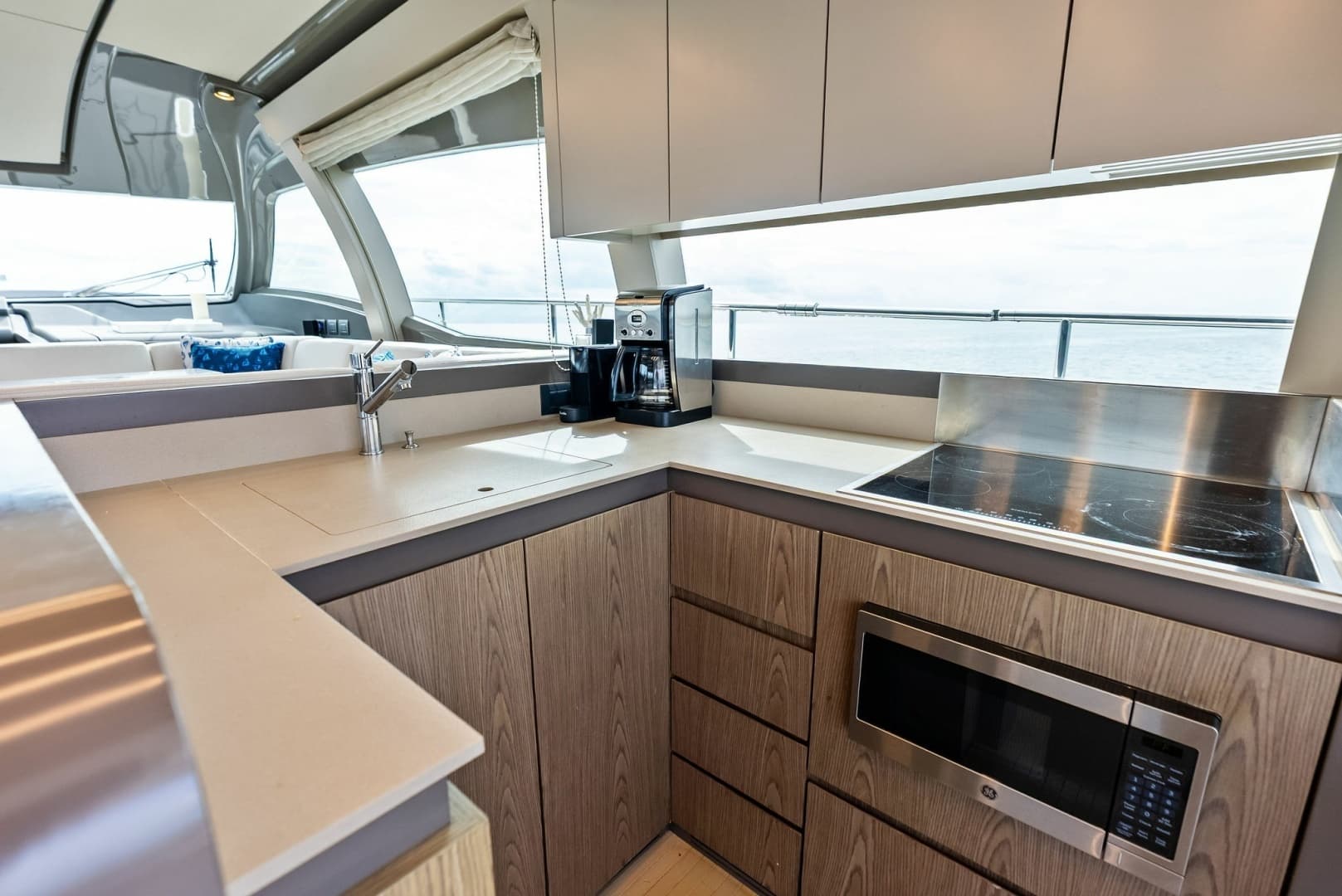2018 Ferretti Yachts 800 - Image 38