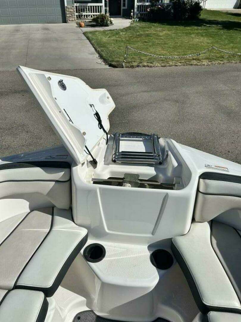 2019 Yamaha Boats AR210 - Image 15