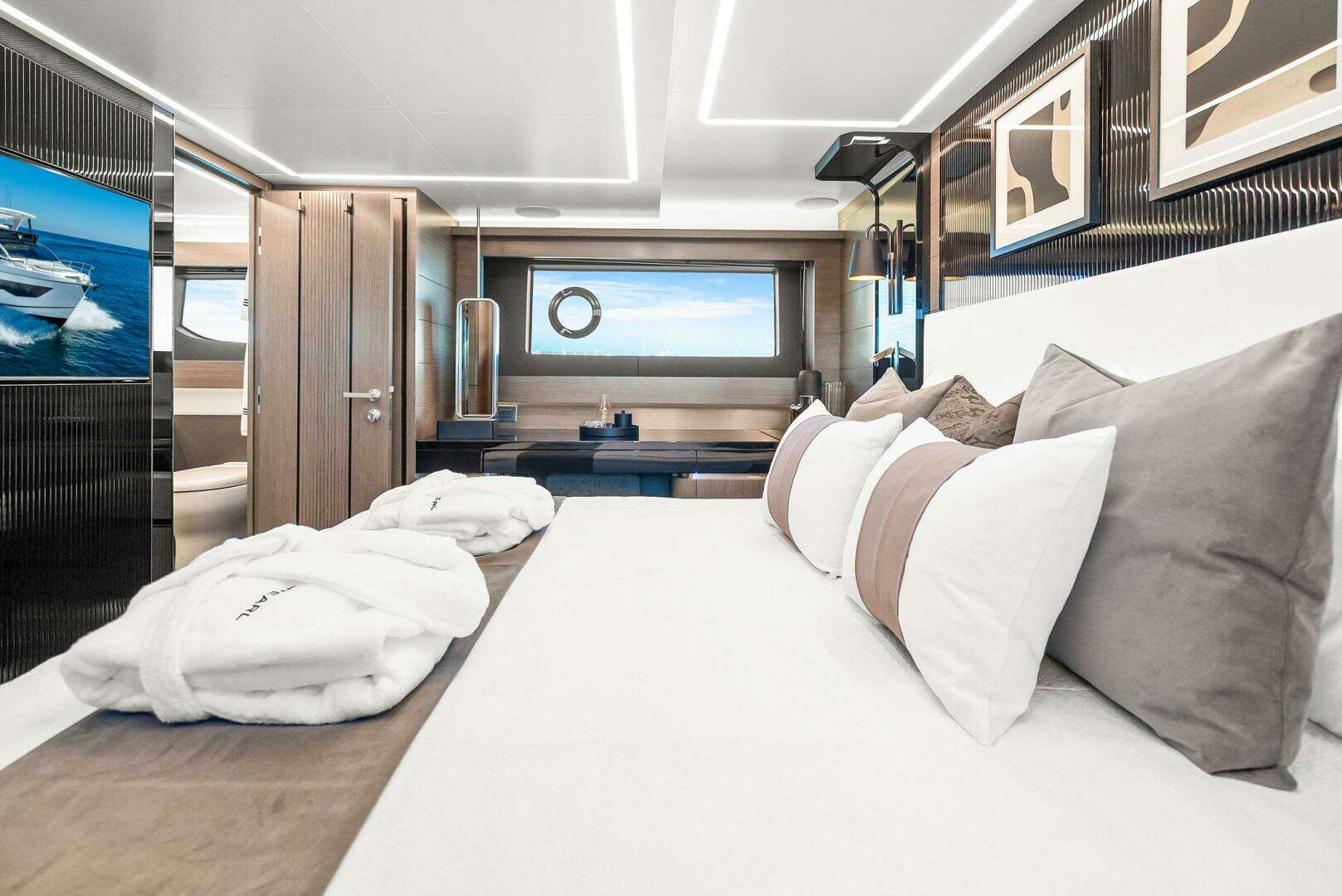 2027 Pearl 63 - Image 32