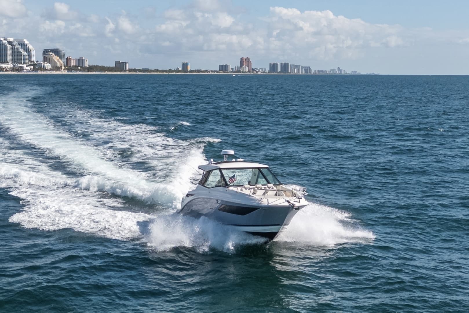 2021 Sea Ray 320 Sundancer - Image 39