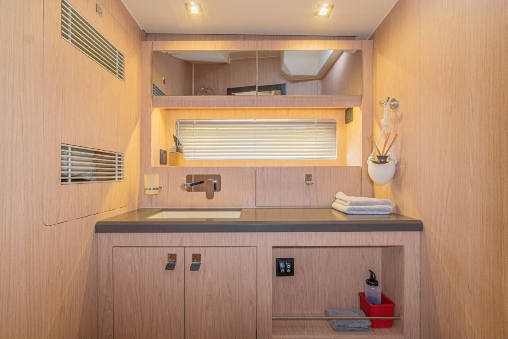2020 Beneteau Oceanis Yacht 62 - Image 33