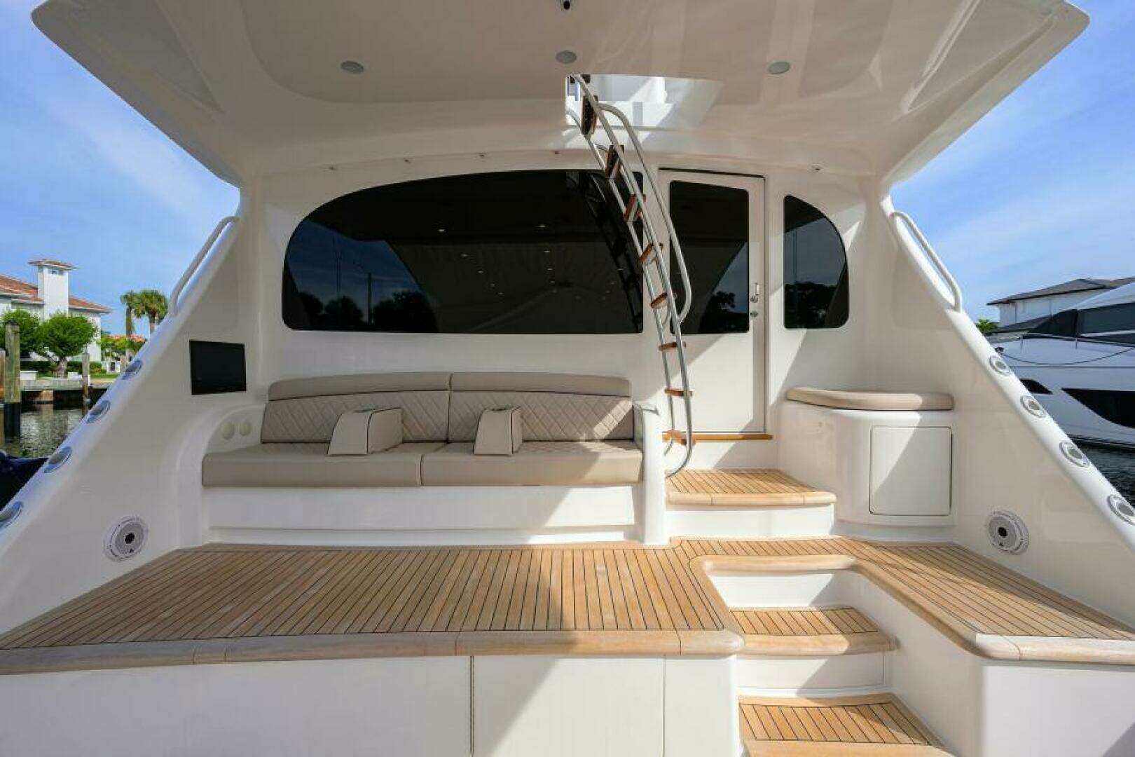 2024 Viking 80 Convertible - Image 34
