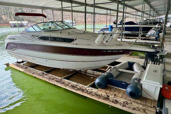 1994 Chaparral Signature 27 Cabin Cruiser