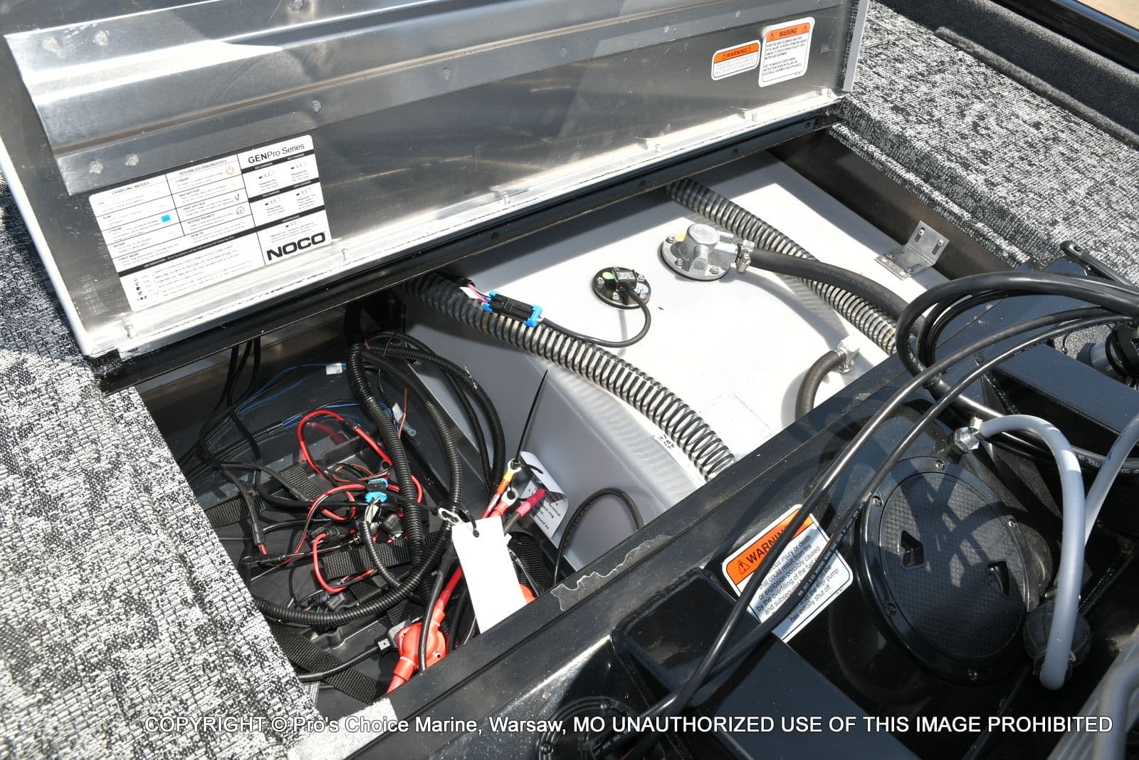 2026 Tracker Pro Team 175 w/Vinyl Floors - 64