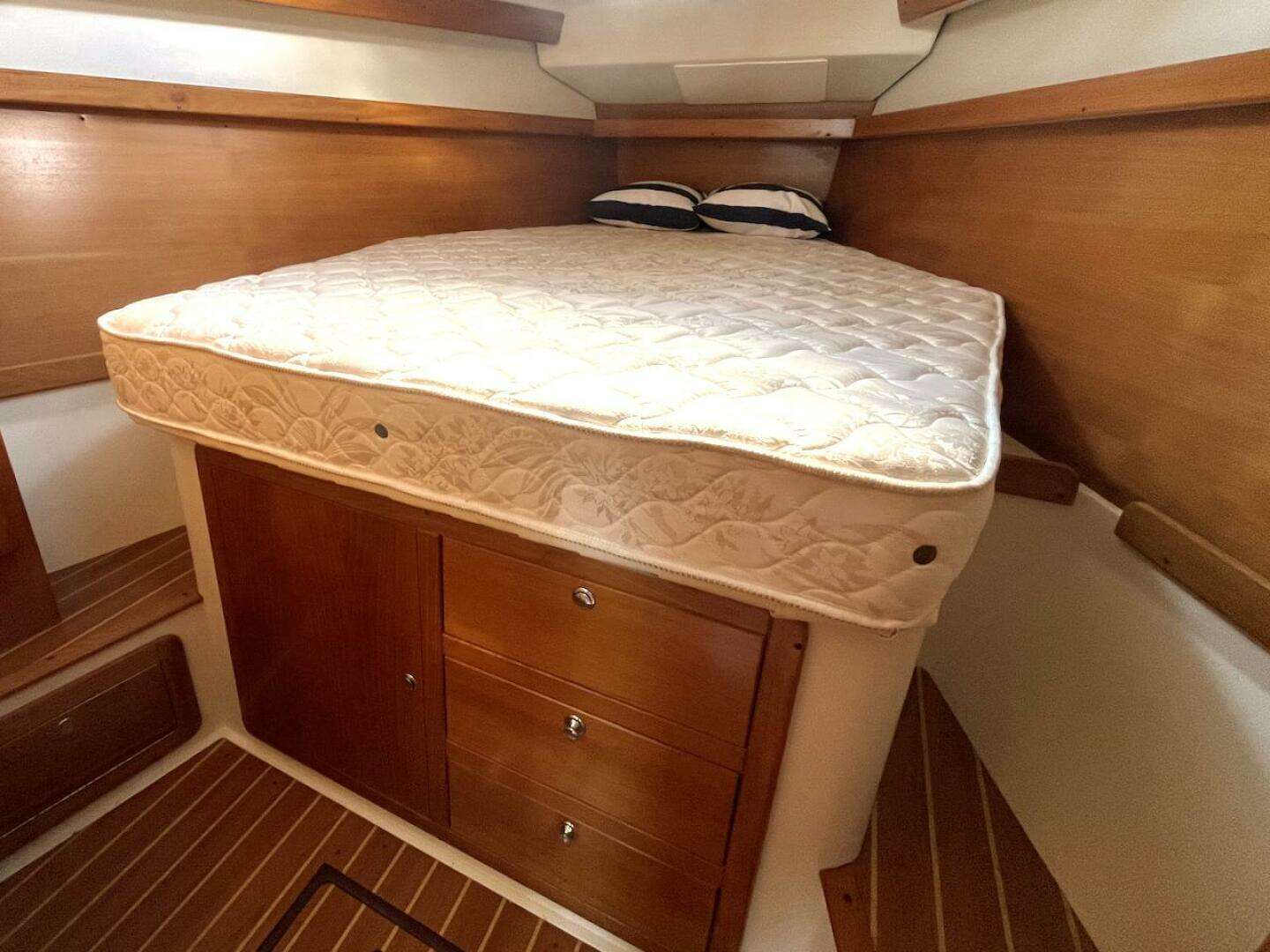 2003 Catalina 350 - Image 33