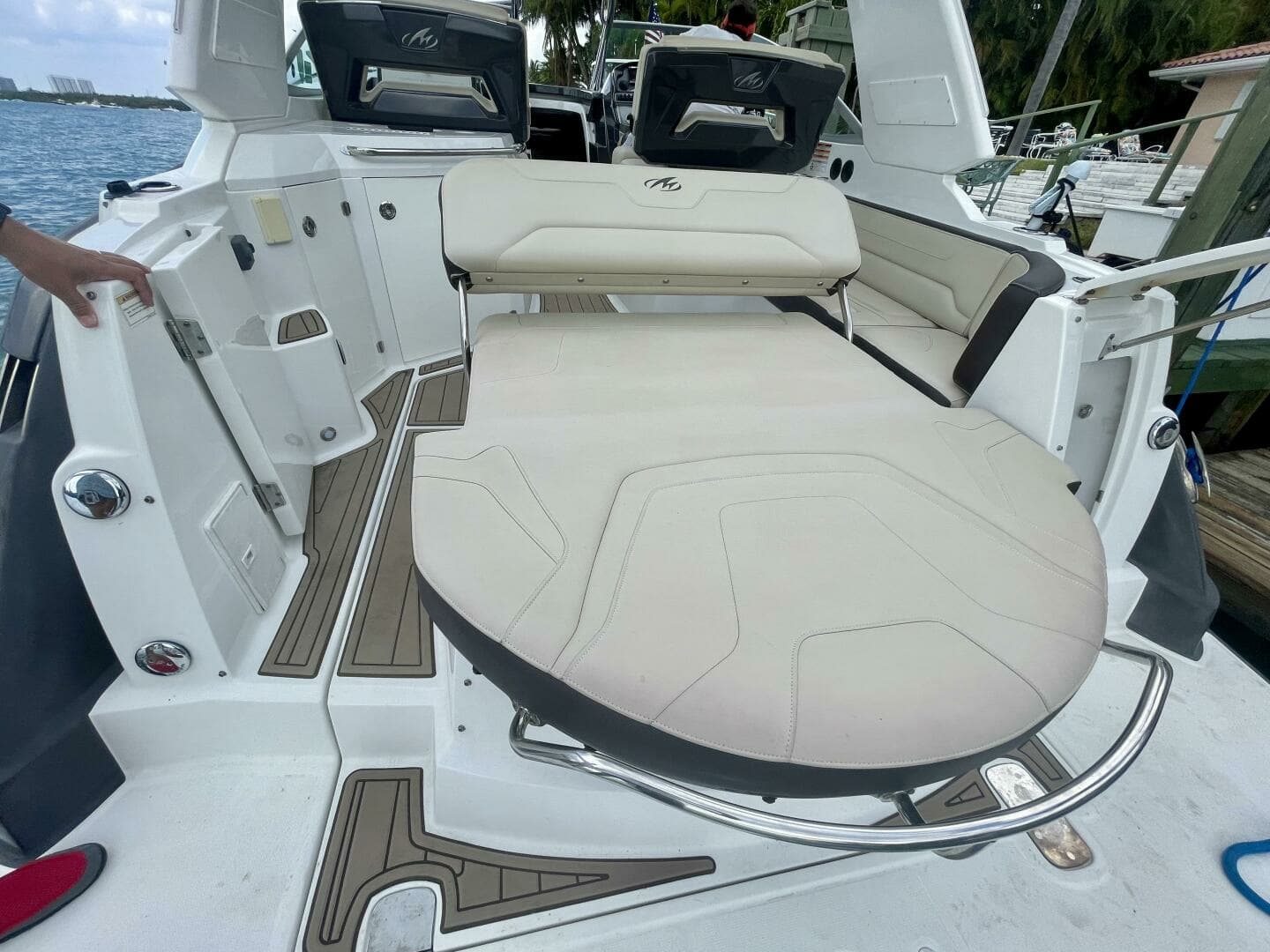 2016 Monterey 335 Sport Yacht - Image 17