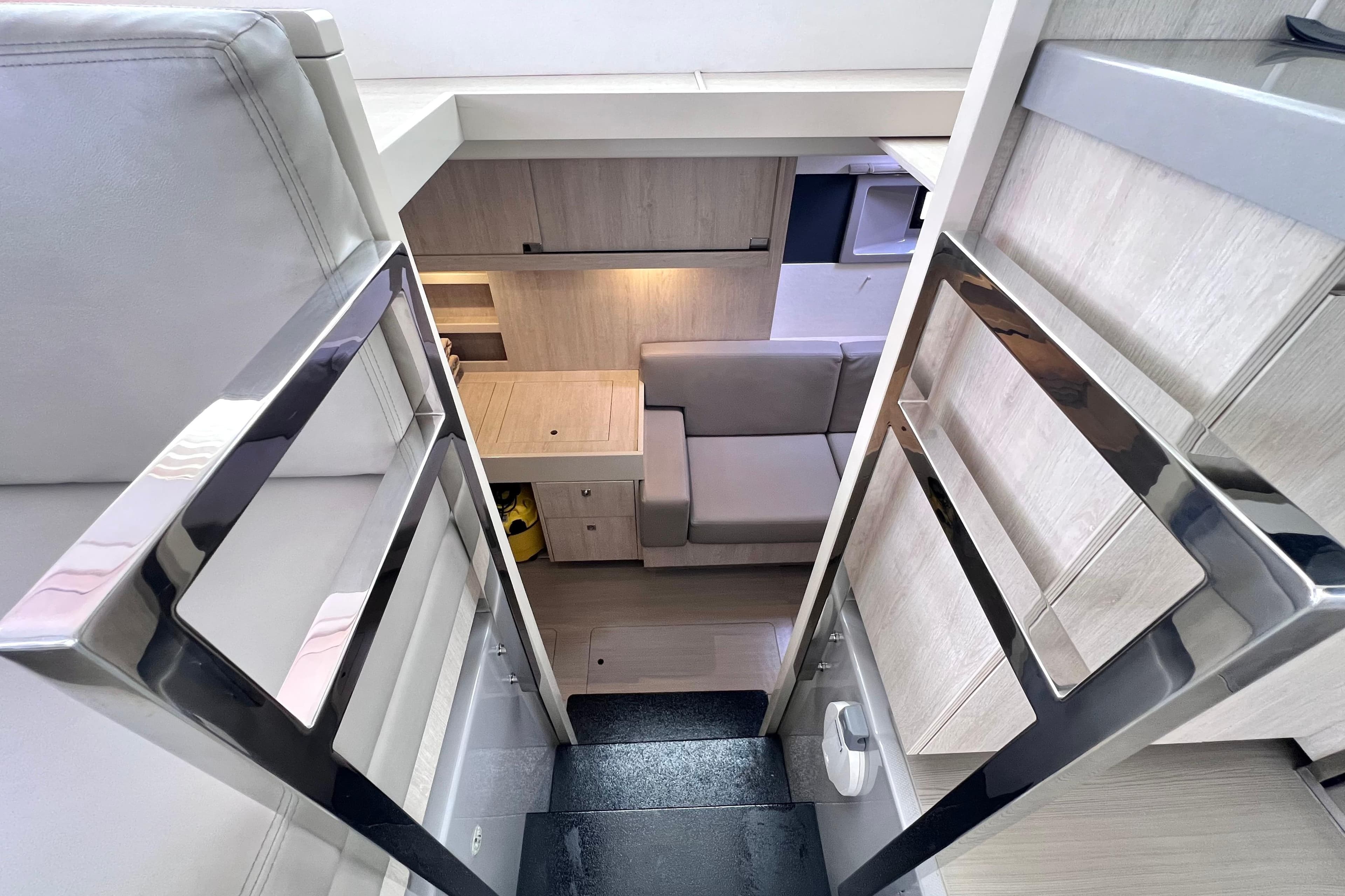 Interior view of 2019 Leopard 51 Powercat, featuring modern design and comfortable seating area.