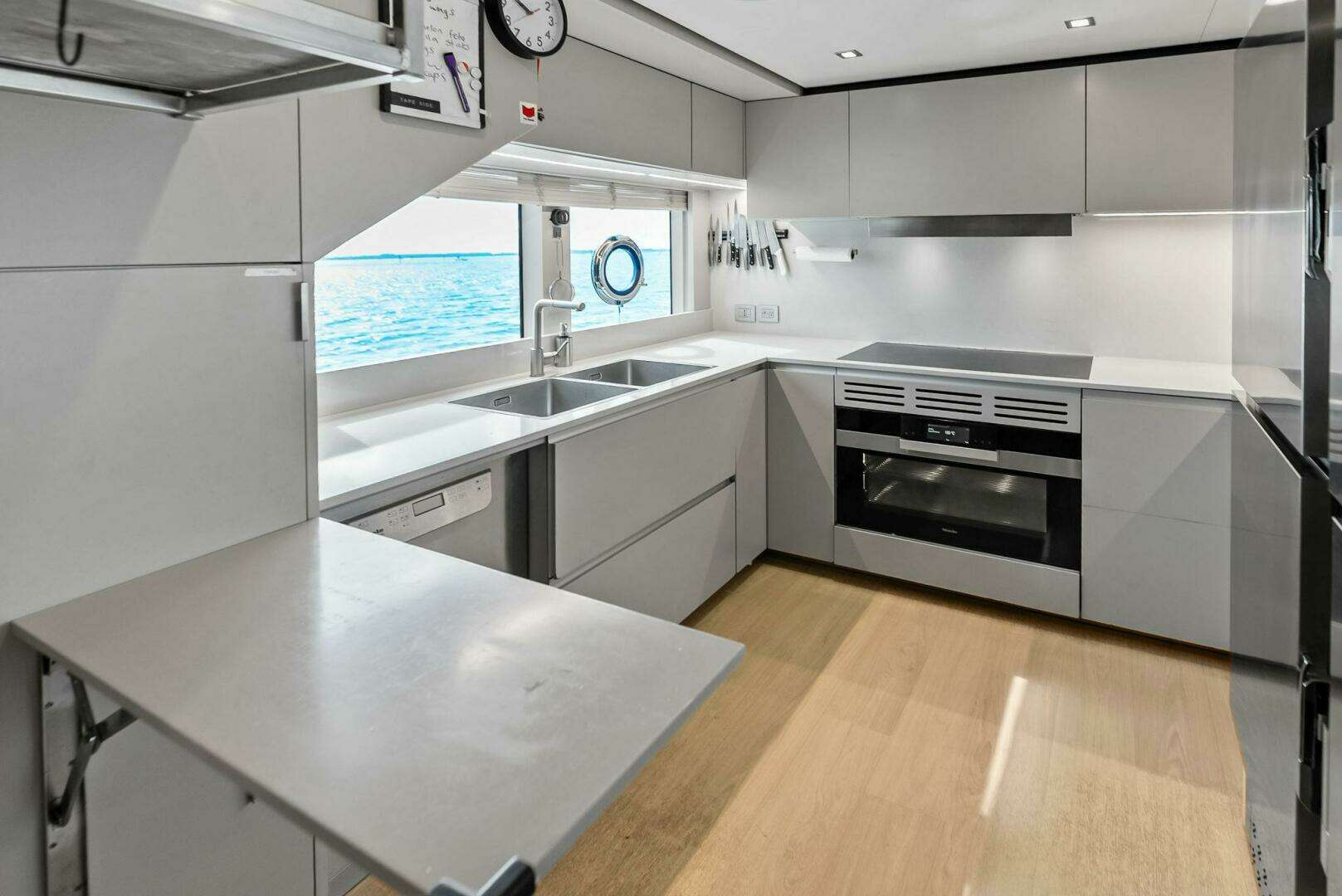 2023 Custom Line 33 Navetta - Image 48