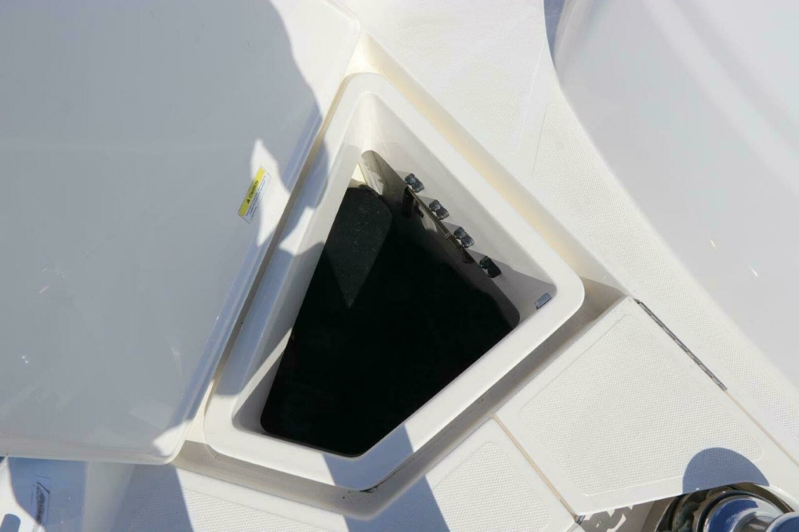 2020 Riviera 6000 Sport Yacht - Image 10
