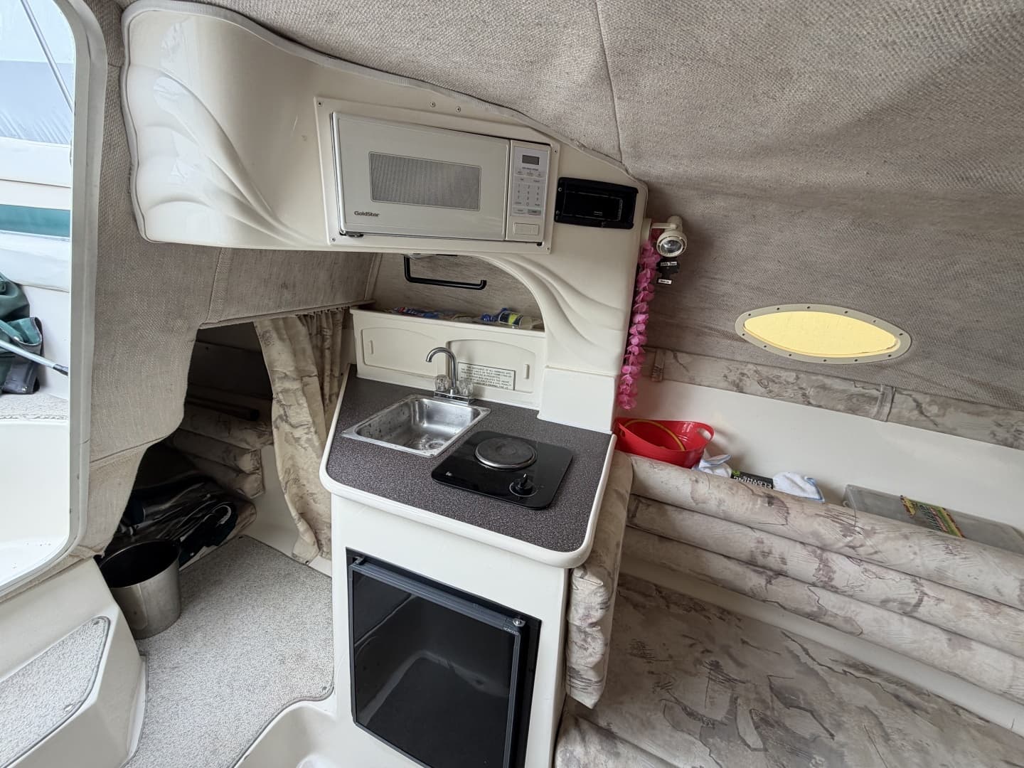 1998 Rinker 266 Fiesta Vee - Image 48