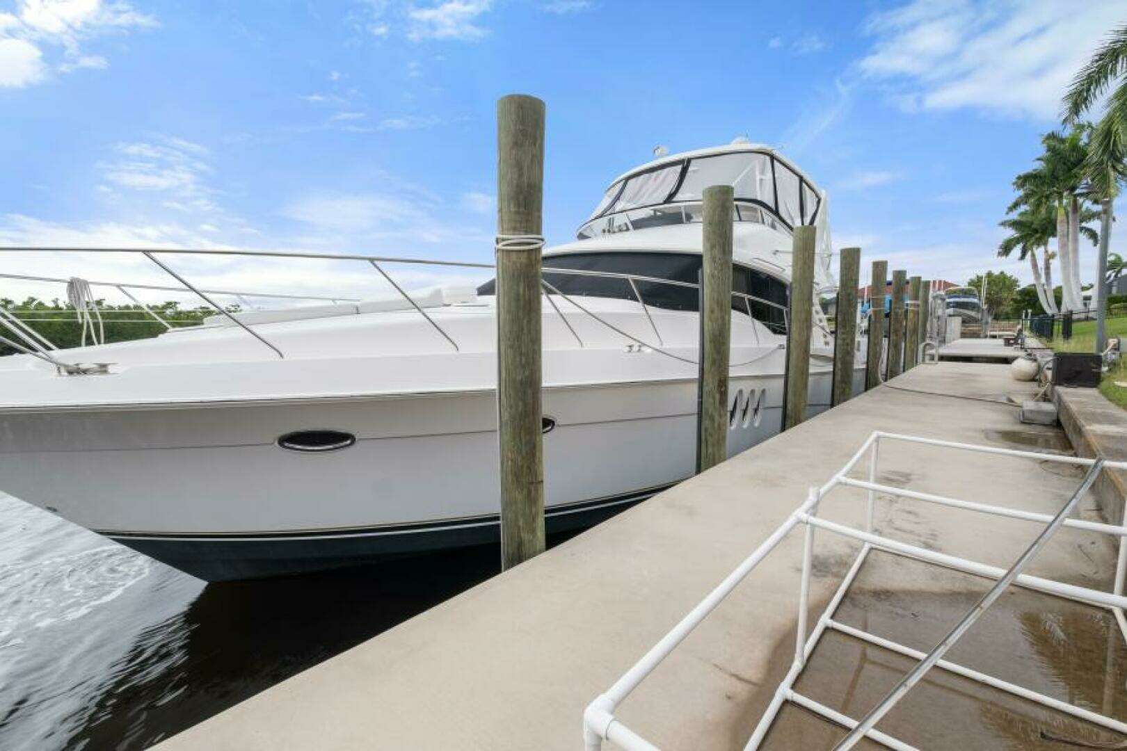 2008 Ovation 52 - Image 4