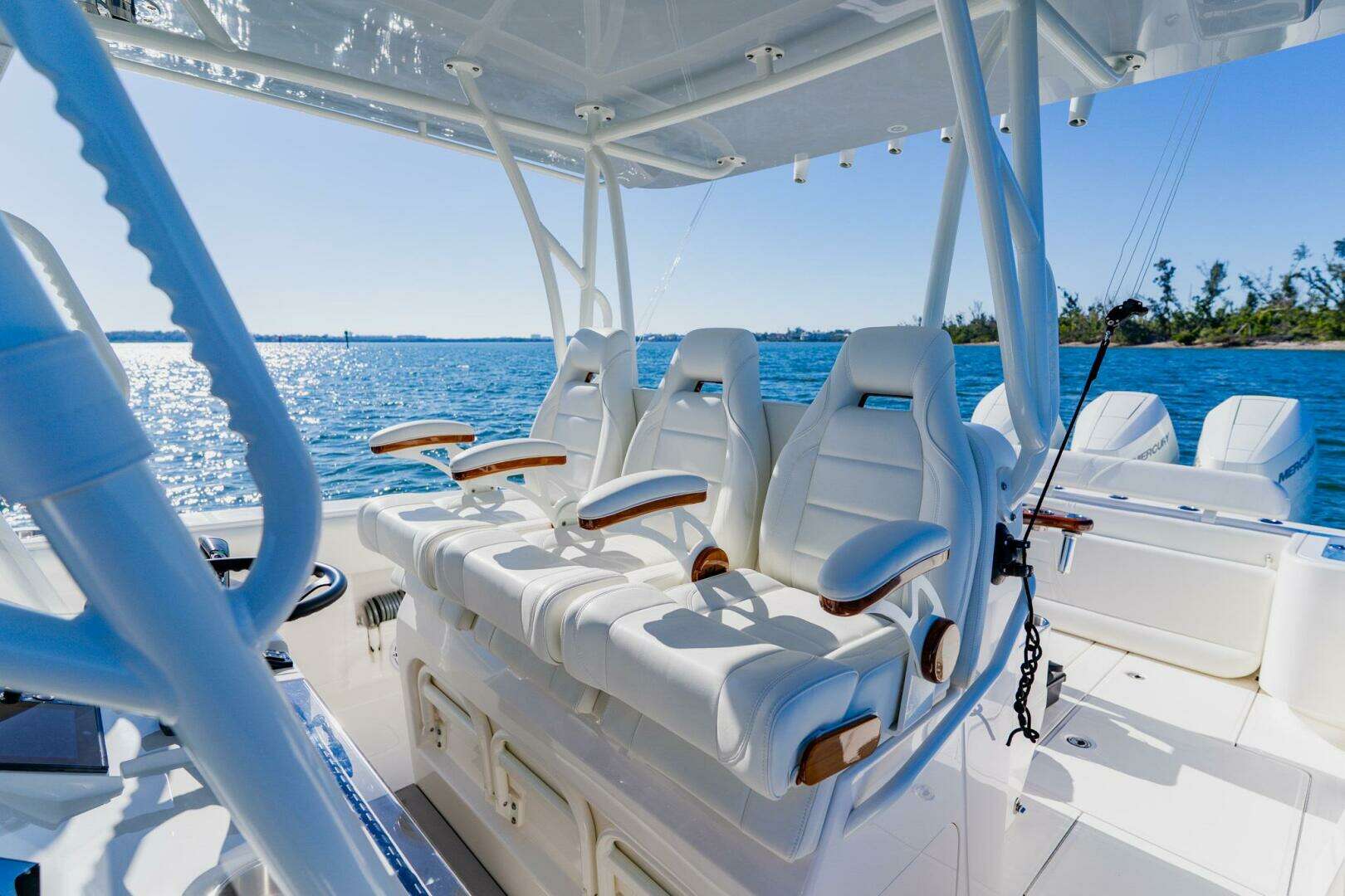 2025 SeaVee 370z - Image 19