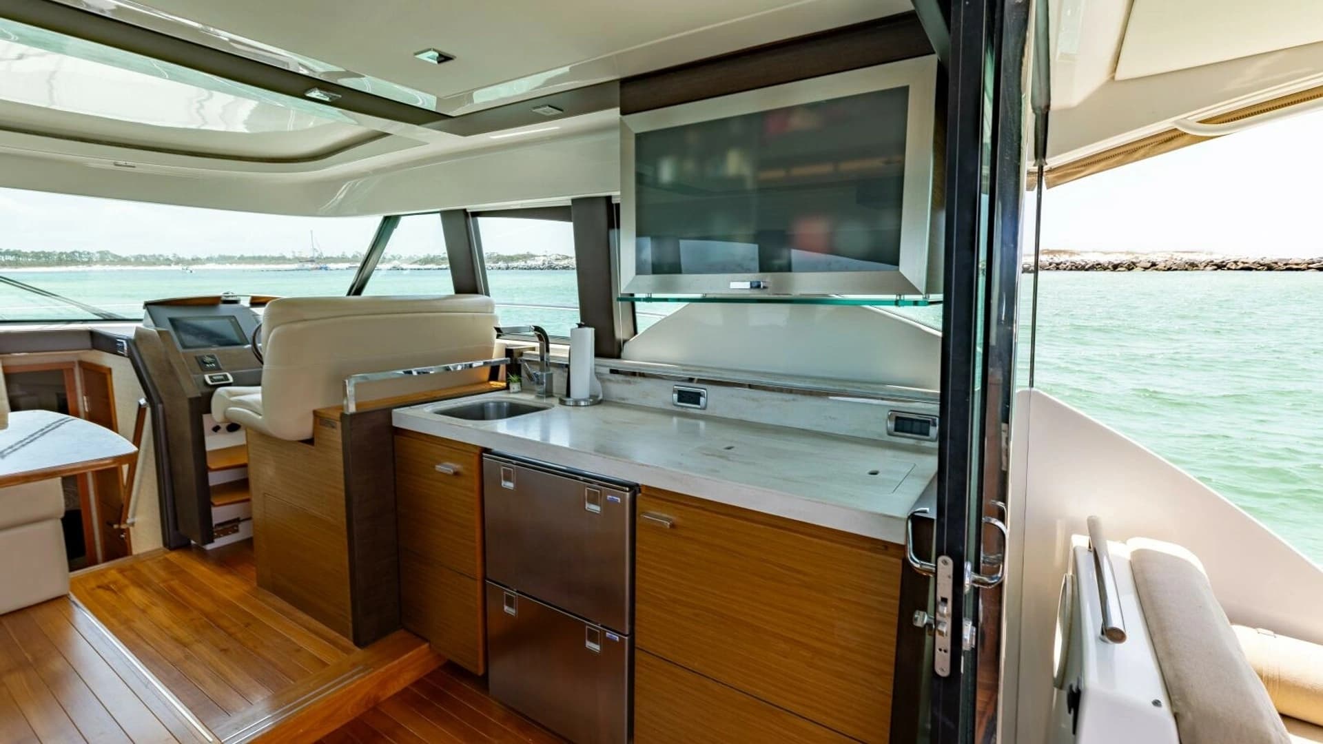 2015 Tiara Yachts 44 Coupe - Image 5